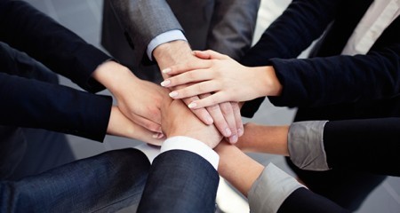 businessmen_joining_hands_web 2