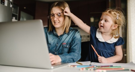 Mother working from home BANNER